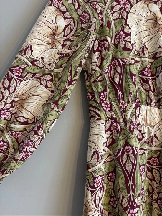 Morris & Co Floral Print Long Sleeve Midi Dress in Olive and Cream - Picture 4 of 9